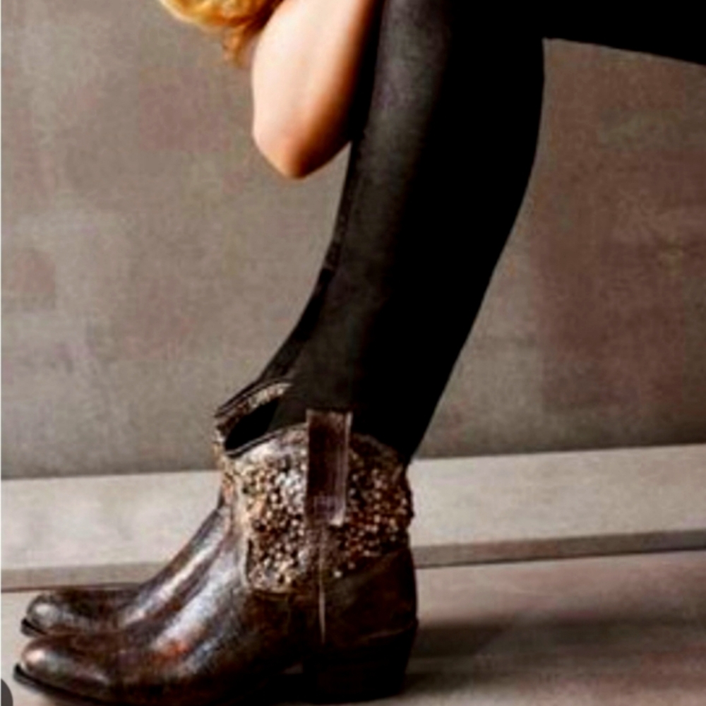 ✨ HP ✨ Frye Deborah Studded Booties Distressed Leather Embellished. Size: 7